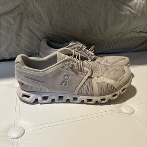 Women’s On Cloud Tennis Shoes Size 8